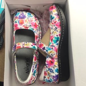 Algeria Belle Perennial shoes Sz 37 brand new!